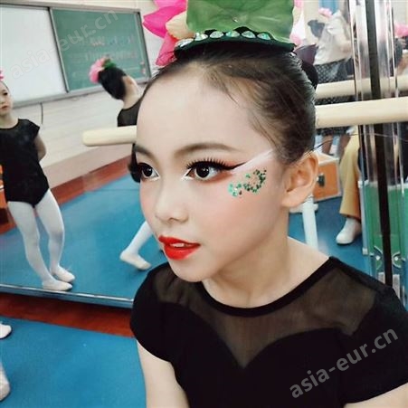 学校朗诵化妆文艺演出化妆造型歌唱比赛服装化妆